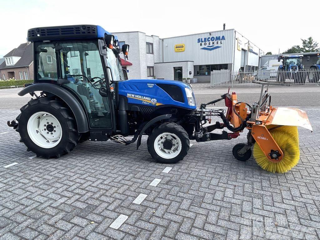 New Holland T4.80N & Sweeper Traktory