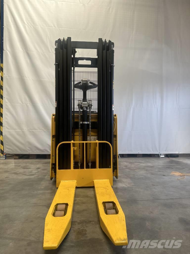 Yale MS12 Pedestrian stacker