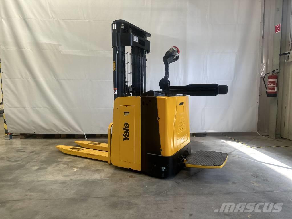 Yale MS12 Pedestrian stacker