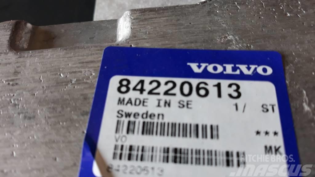 Volvo FOOT PLATE 84220613 Náhradné diely nezaradené