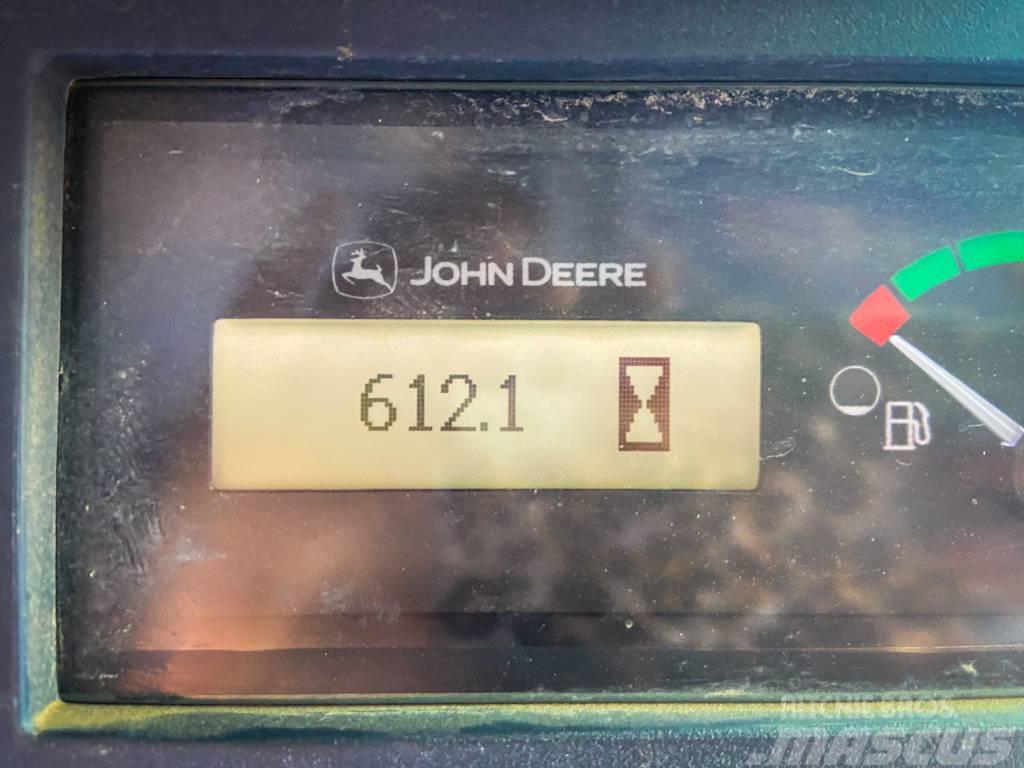 John Deere 323 E Šmykom riadené nakladače