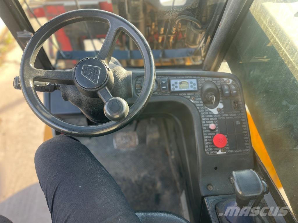 JCB TLT 35 D / 4x4 Teleskopické manipulátory