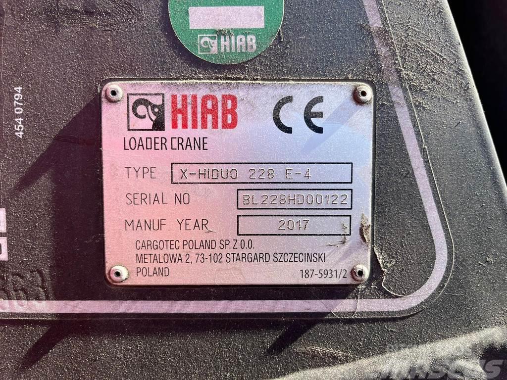 Hiab 228E-4 BOOM 12,5 m / 1380 kg Nakladacie žeriavy