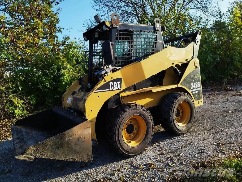 Caterpillar 242 B Šmykom riadené nakladače