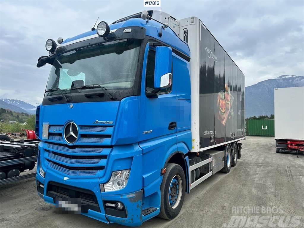 Mercedes-Benz Actros 2563 Box truck w/ fridge/freezer unit and f Skriňová nadstavba