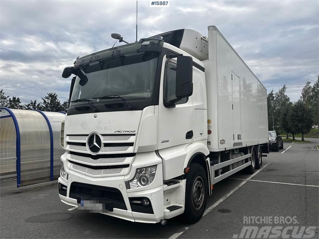 Mercedes-Benz Actros 6x2 Box Truck w/ fridge/freezer unit. Skriňová nadstavba