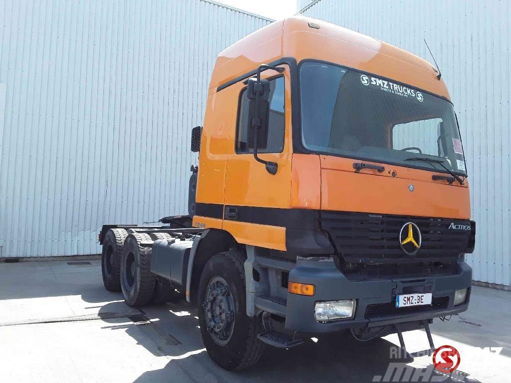 Mercedes-Benz Actros 3348 manual chassis lourd! Ťahače