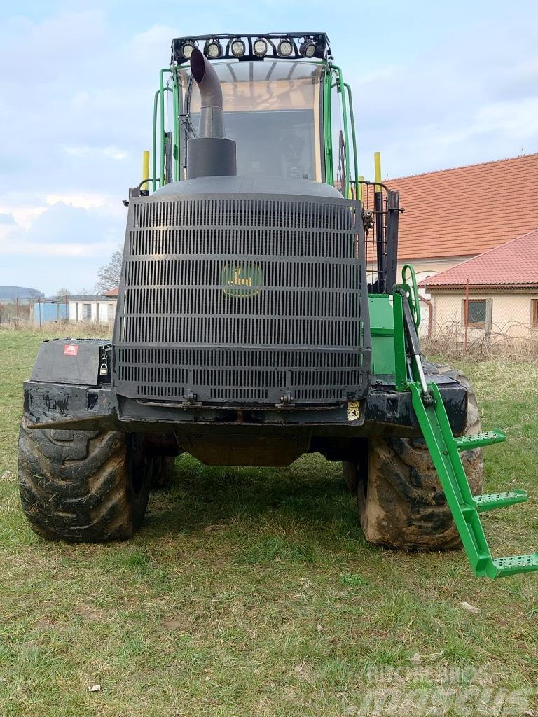 John Deere 1210 G Lesné traktory