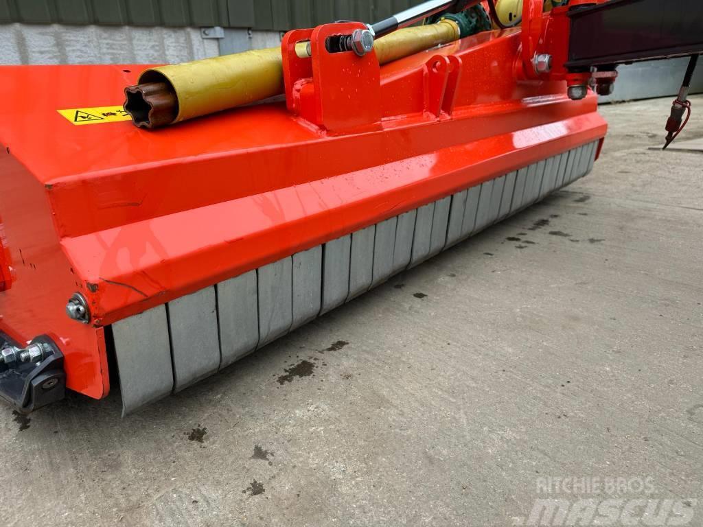 Kubota SE2200 Side Arm Flail Mower Pasture mowers and toppers
