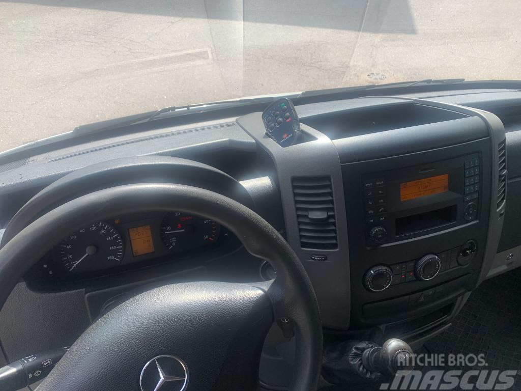 Mercedes-Benz Sprinter 313 CDI Pakettiauto umpikori + TL Nostin Skriňová nadstavba