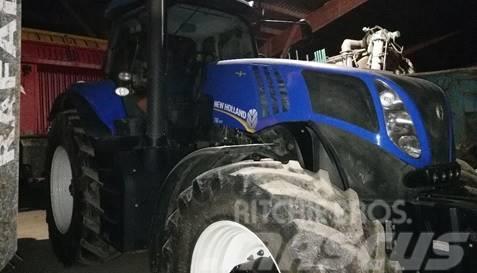 New Holland T 8.300 AC Traktory