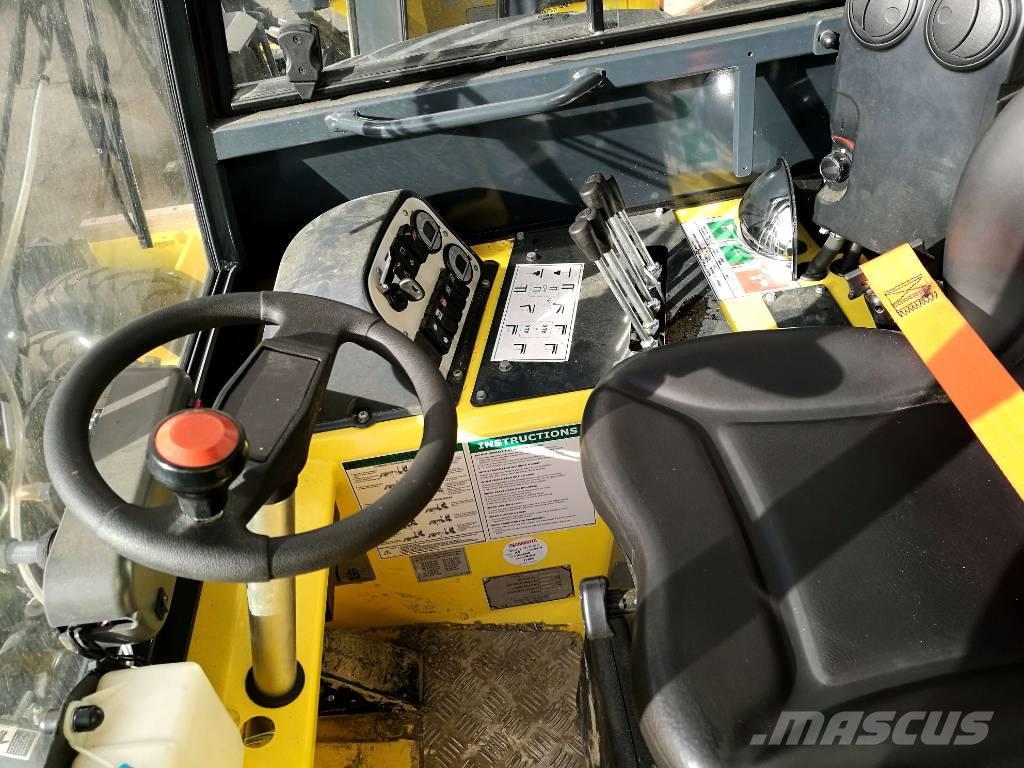 Moffett M8 35.3 Terénne vysokozdvižné vozíky