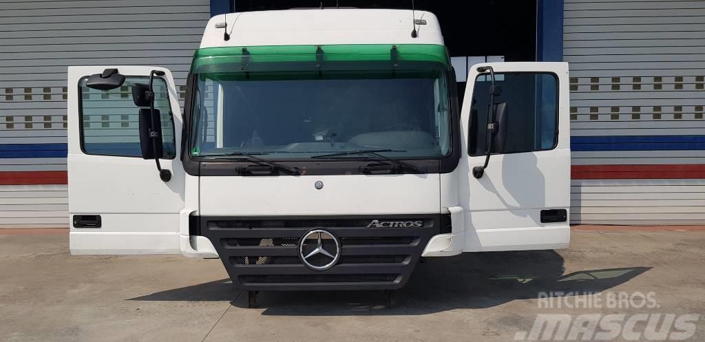 Mercedes-Benz Actros MB2 MEGA SPACE Cabins and interior