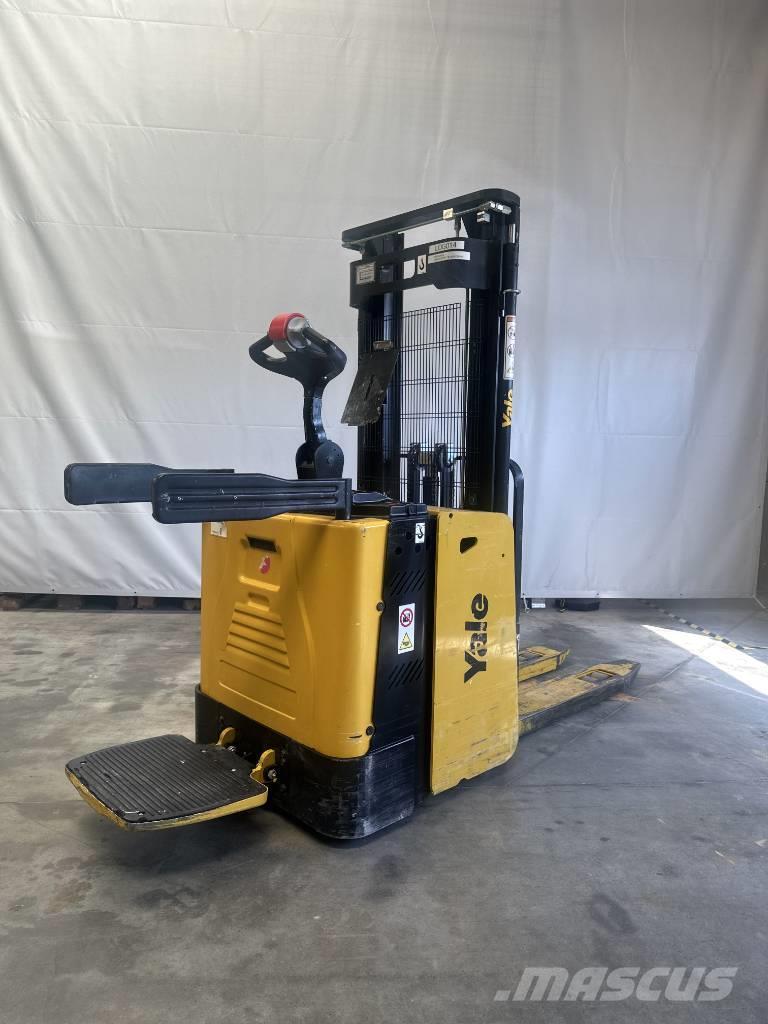 Yale ms15x Pedestrian stacker