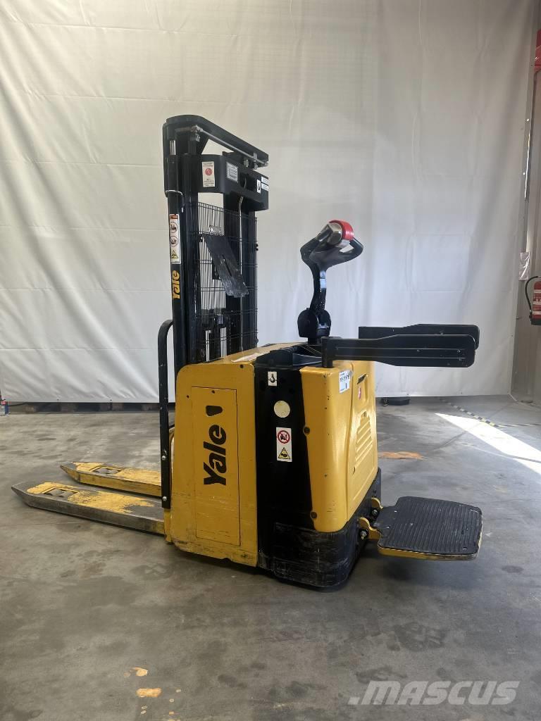 Yale ms15x Pedestrian stacker