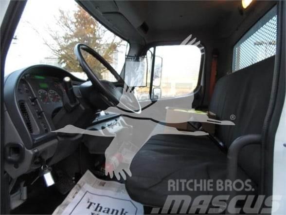 Freightliner BUSINESS CLASS M2 106 Plošinové nákladné automobily/nákladné automobily so sklápacími bočnicami