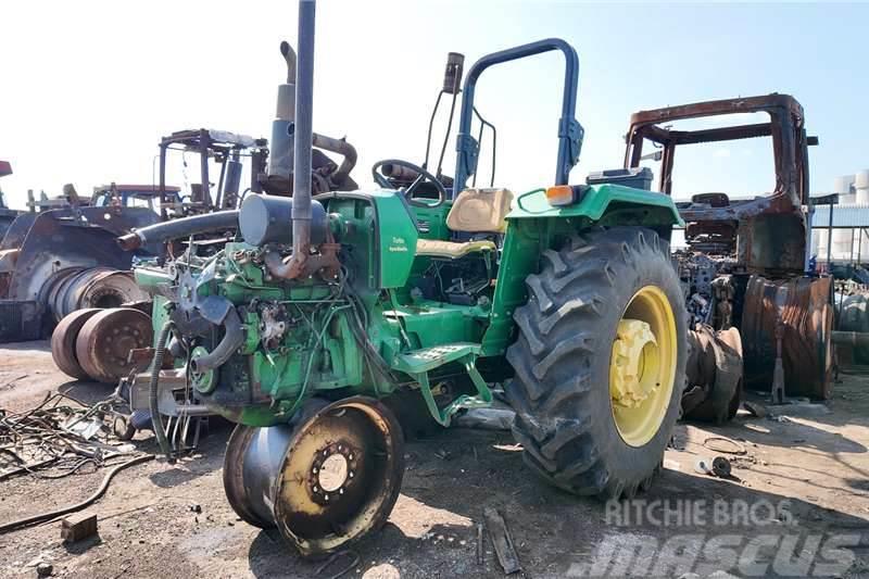 John Deere JD 5215 Tractor Now stripping for spares. Traktory