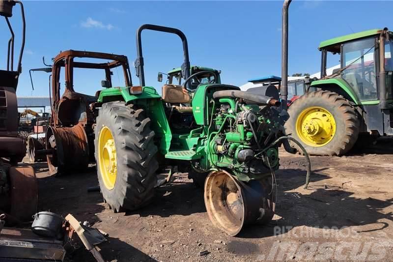 John Deere JD 5215 Tractor Now stripping for spares. Traktory