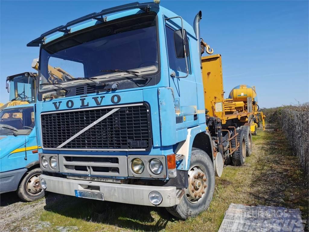 Volvo F10 Plošinové nákladné automobily/nákladné automobily so sklápacími bočnicami