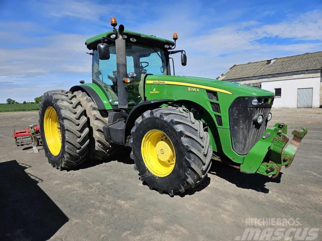 John Deere 8295 R Traktory