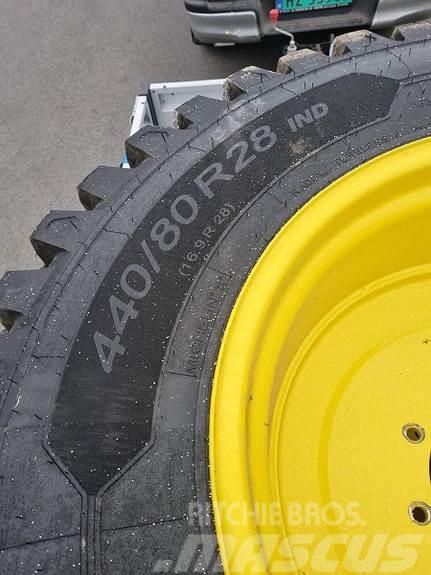 John Deere Hjul par: Michelin Crossgrip 440/80R28 Fakspro Gul Pneumatiky, kolesá a ráfiky