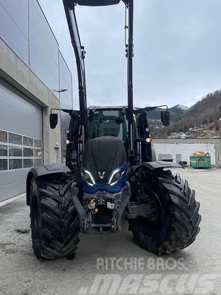 Valtra T235 Traktory