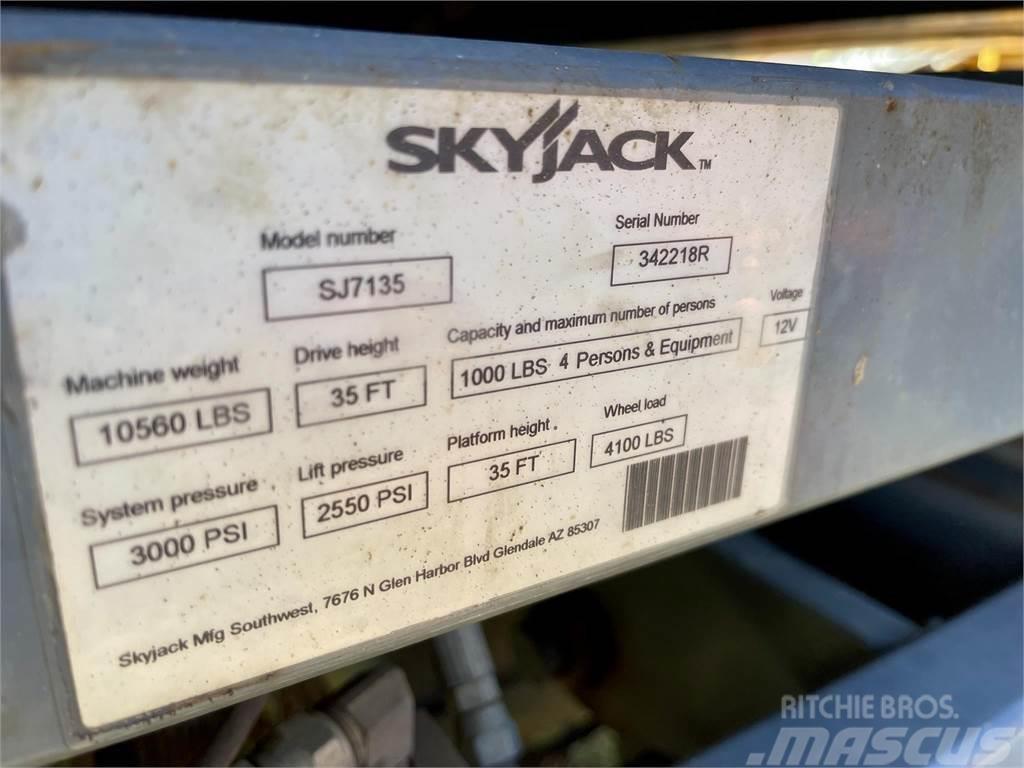 SkyJack SJ7135RT Nožnicové zdvíhacie plošiny