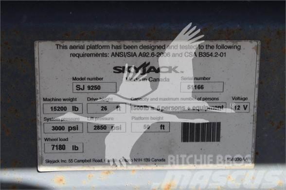 SkyJack SJ9250RT Nožnicové zdvíhacie plošiny