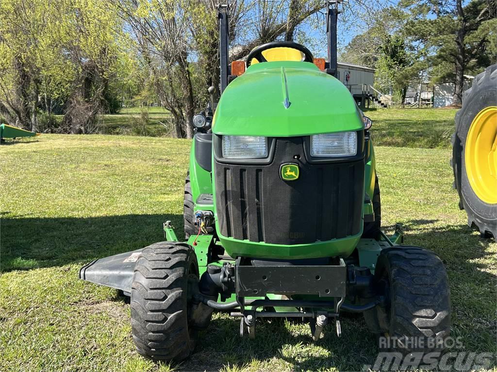 John Deere 1026R Kompaktné traktory