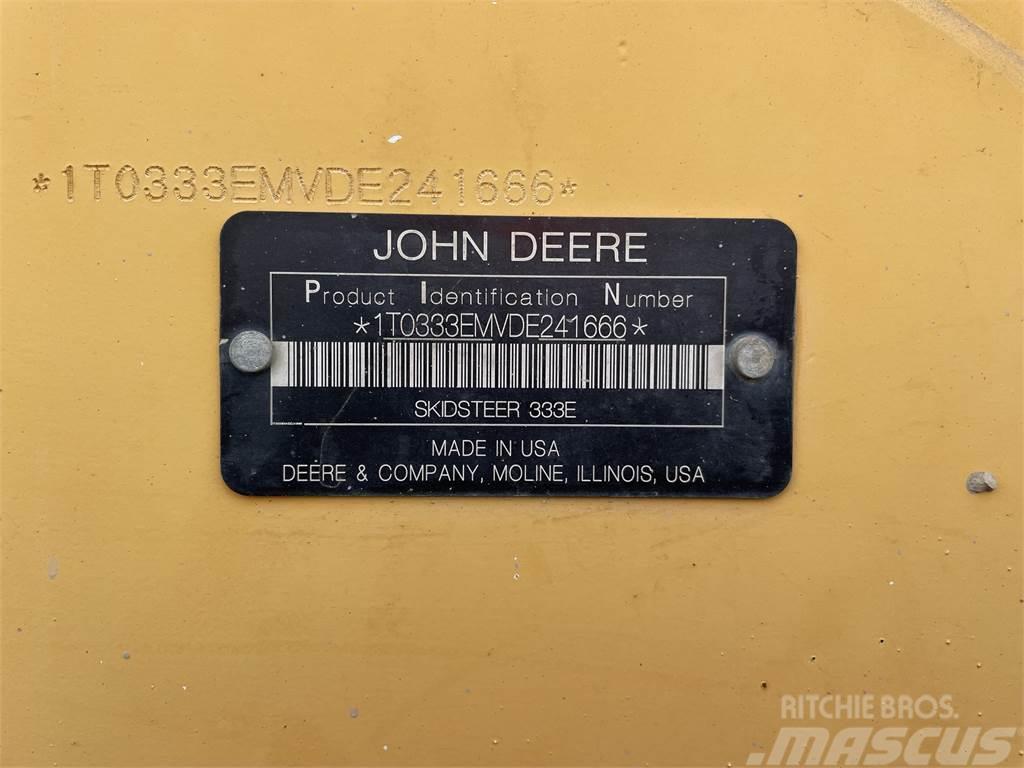 John Deere 333E Mininakladače