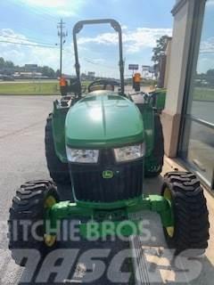 John Deere 4052M Traktory