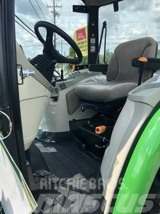John Deere 4066R Traktory