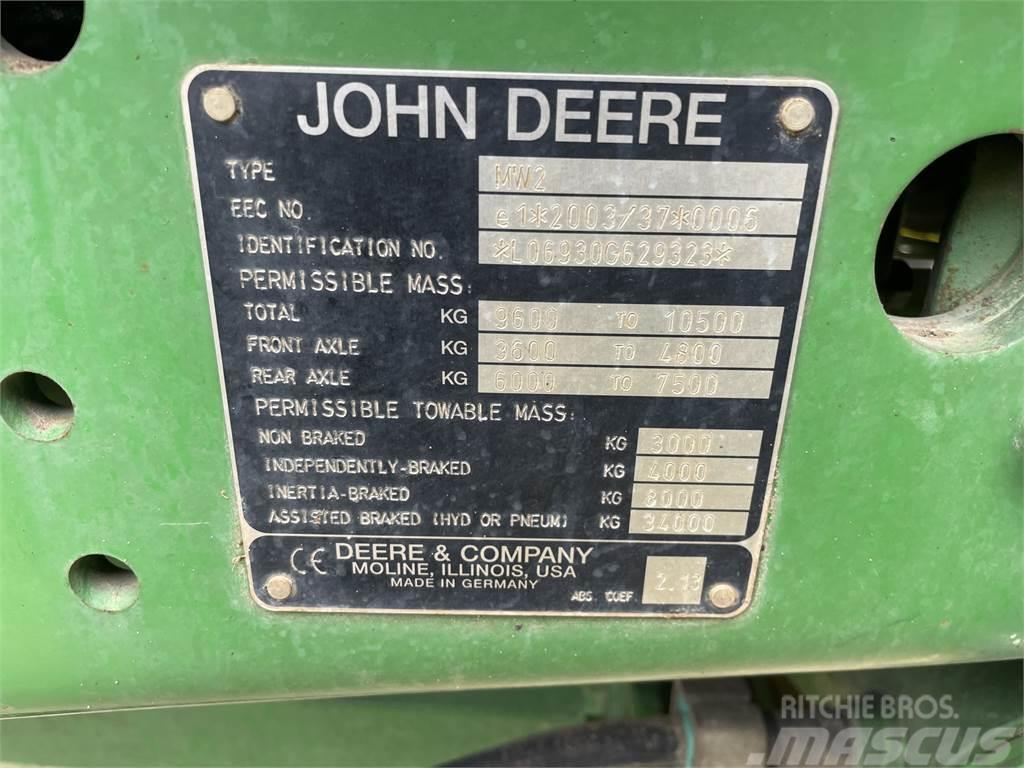John Deere 6930 Traktory