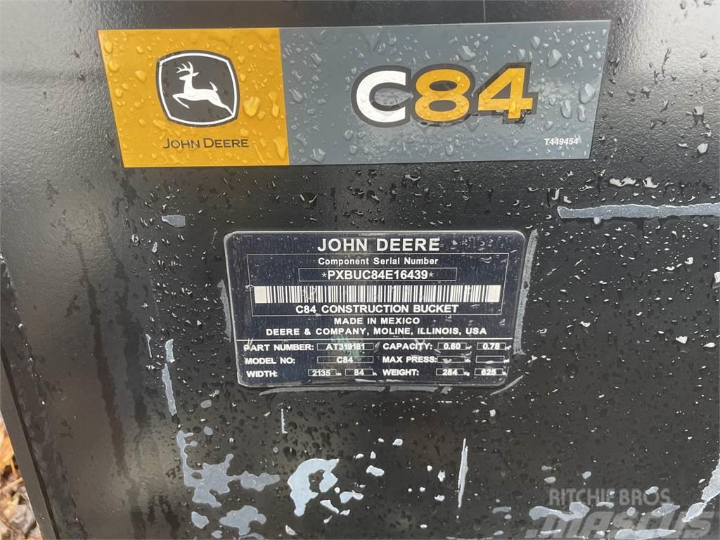 John Deere C84 Iné