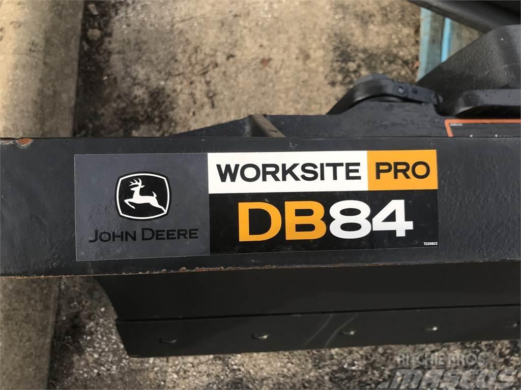 John Deere DB84 Iné