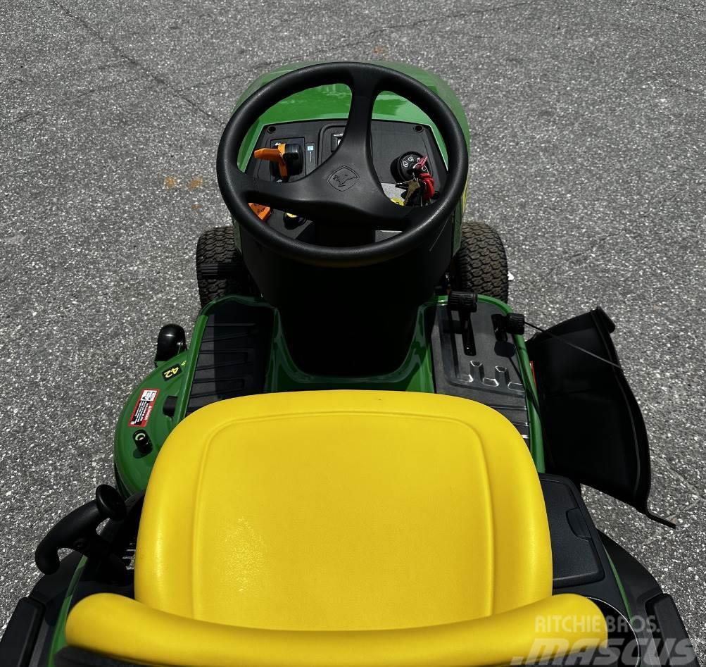 John Deere S240 Kompaktné traktory