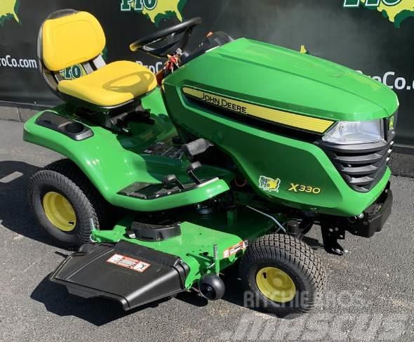 John Deere X330 Kompaktné traktory