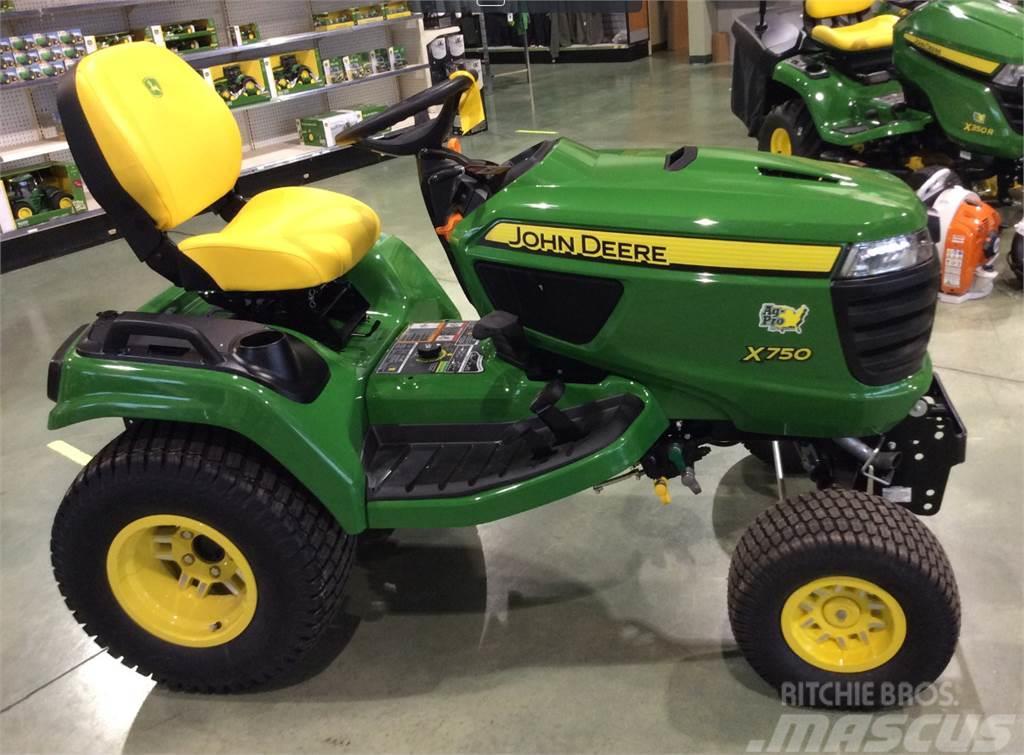 John Deere X750 Kompaktné traktory