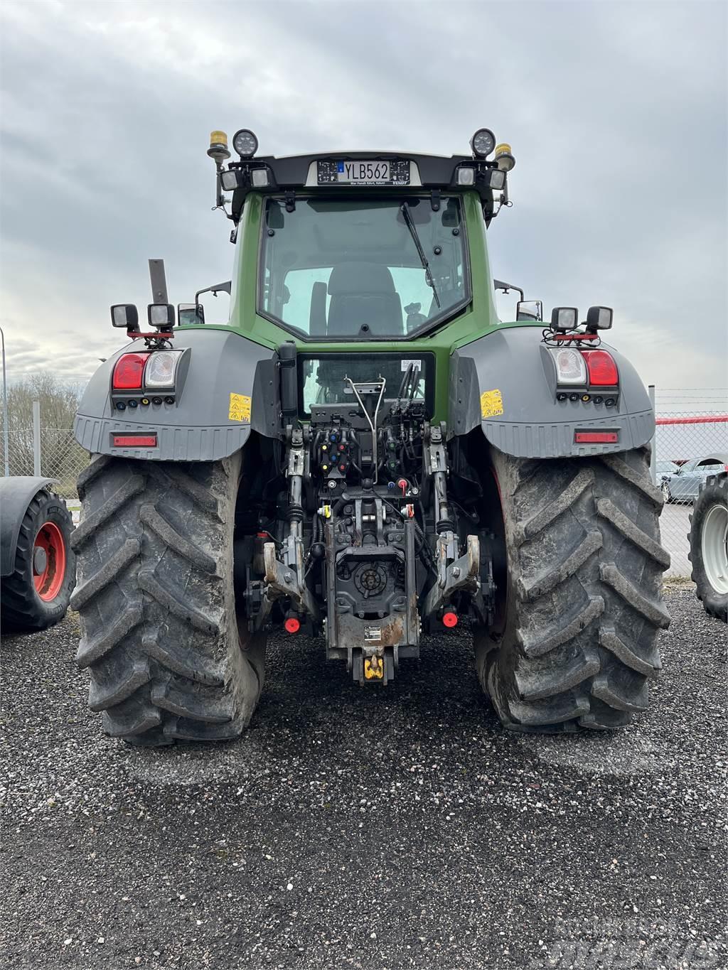 Fendt 828 VARIO S4 Traktory