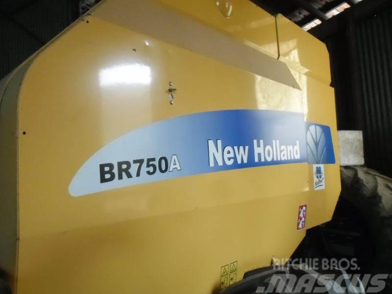 New Holland BR 750A Lisy na okrúhle balíky