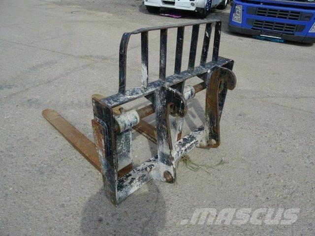 Caterpillar 2154350 pallet forks Kolesové nakladače