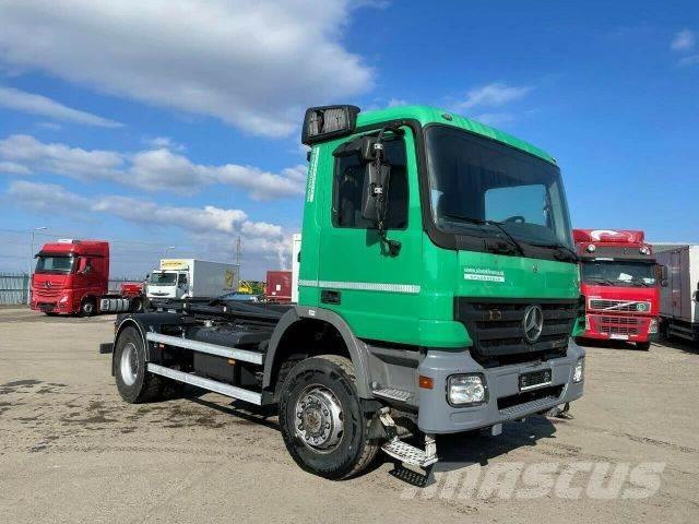 Mercedes-Benz 1832 for containers 4x4,semiautomatic vin 262 Hákový nosič kontajnerov