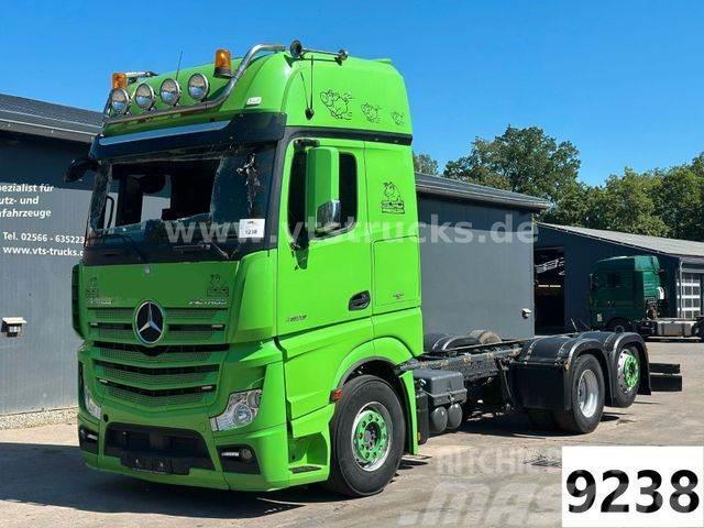 Mercedes-Benz Actros 2553 6x2 Euro6 Fahrgestell *Unfall* Chassis Cab trucks