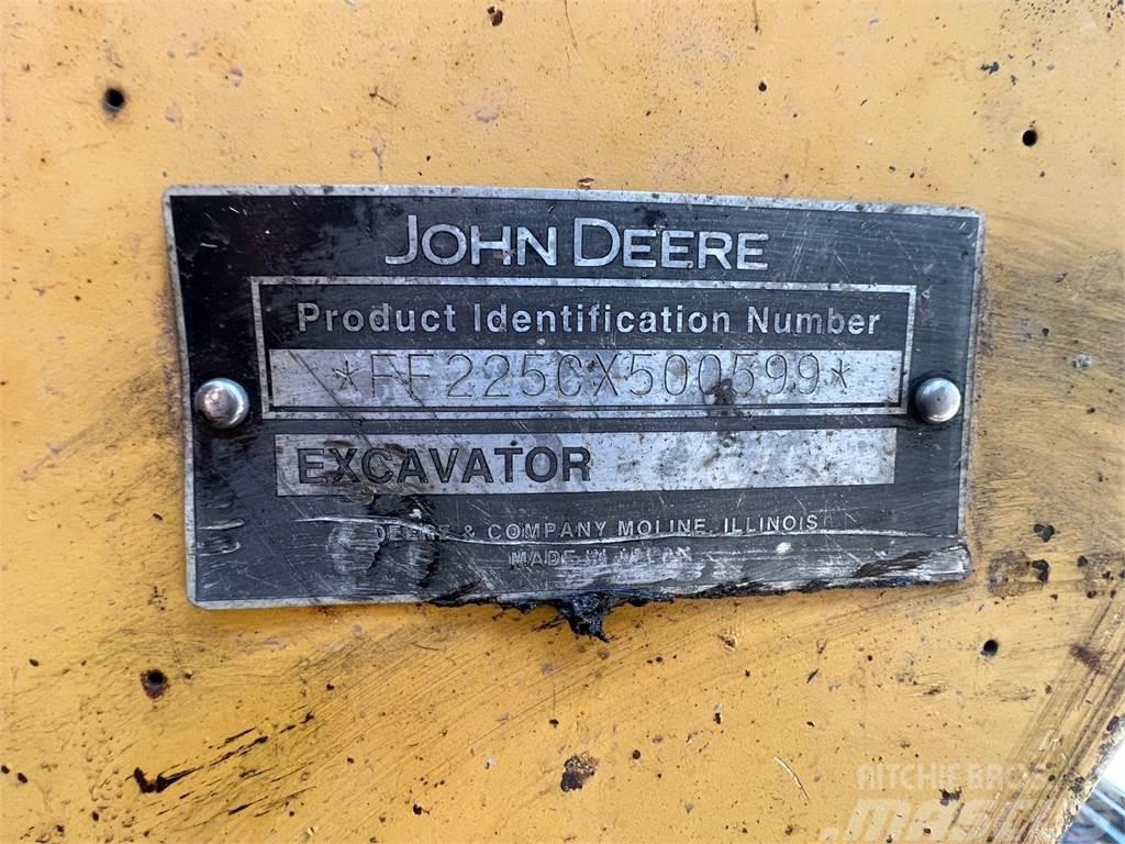 John Deere 225C LC Pásové rýpadlá