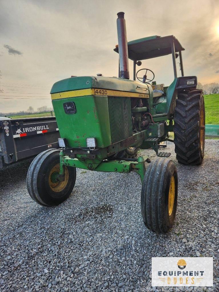 John Deere 4430W Traktory