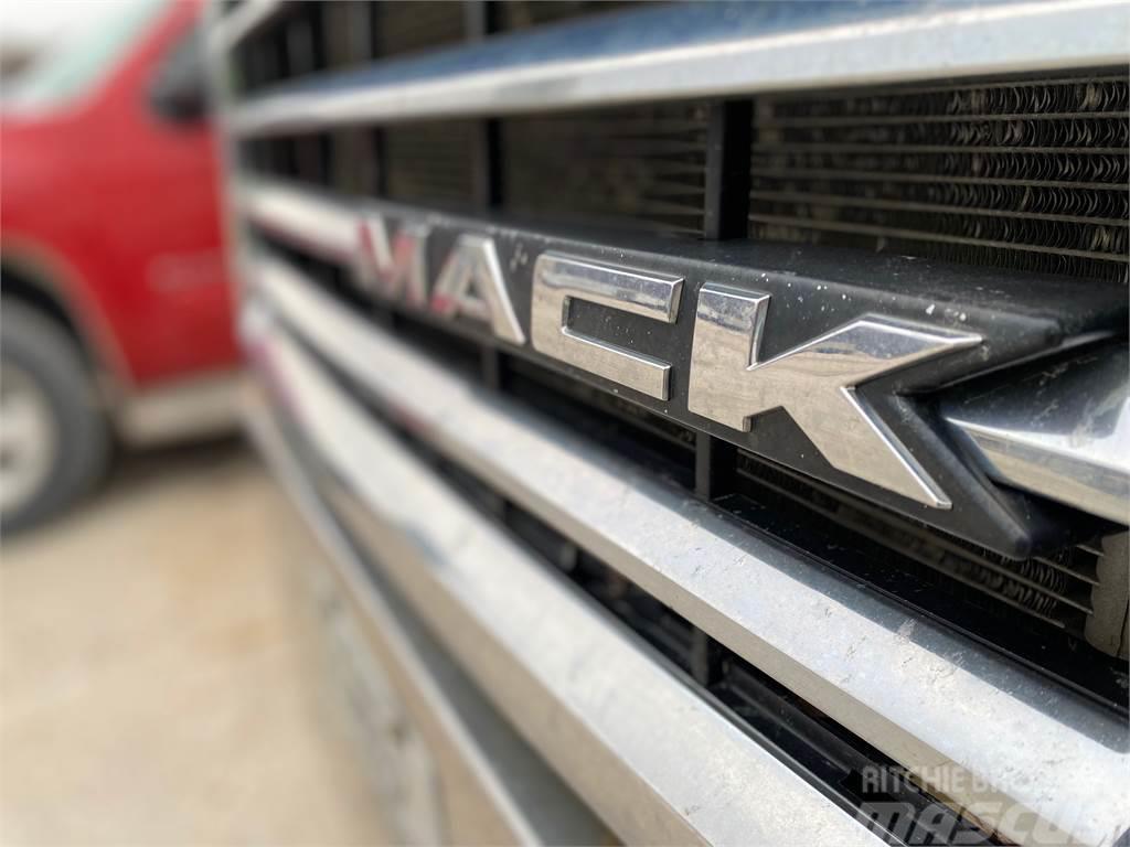 Mack CXU613 Ťahače