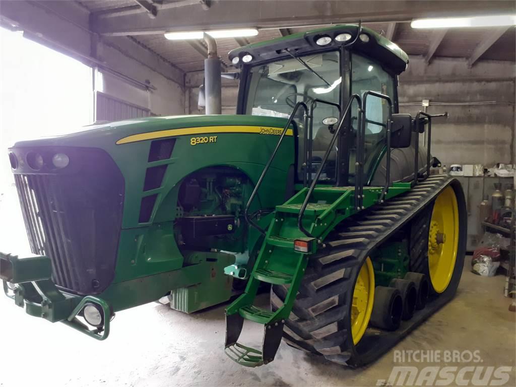 John Deere 8320 RT Traktory