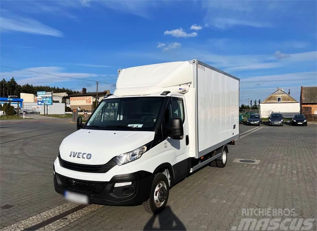 Iveco Daily 35C18 Container + Door 8 Pallets, One Owner Skriňová nadstavba