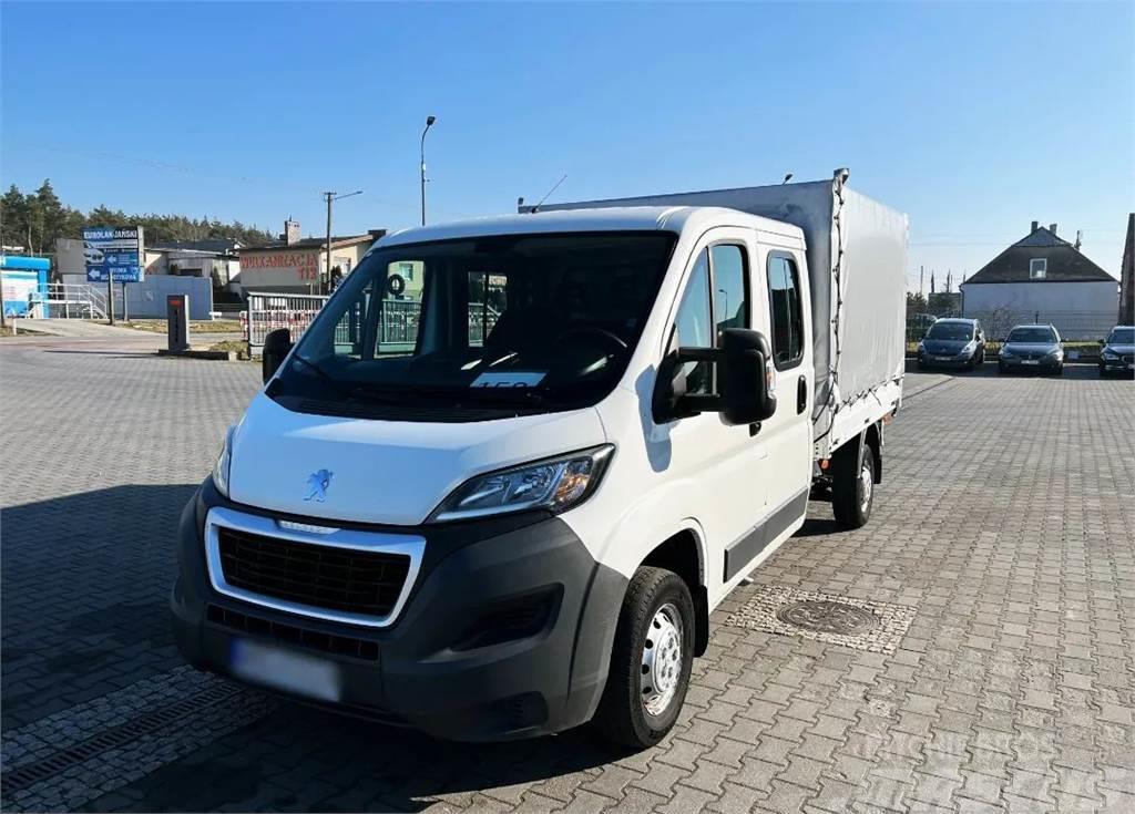 Peugeot Boxer Doka 6-miejsc Double Cabin Plane One Owner Cabins and interior