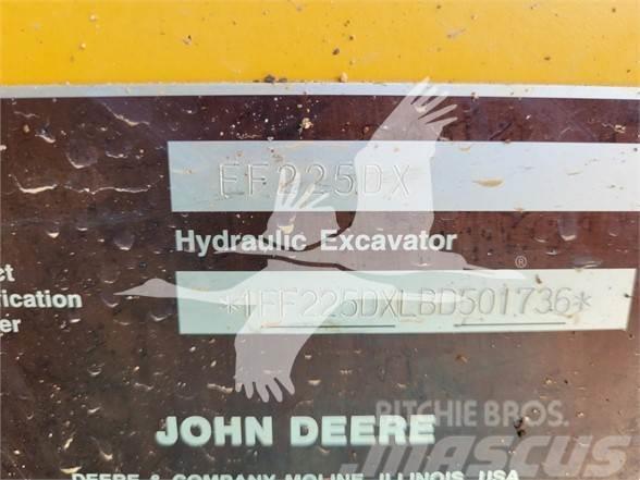 John Deere 225D LC Pásové rýpadlá